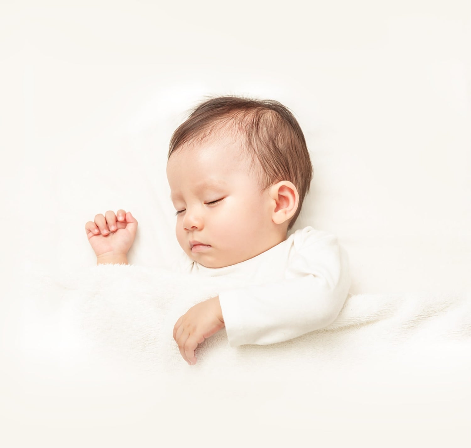 baby sleeping while wearing 6-9 month clothes