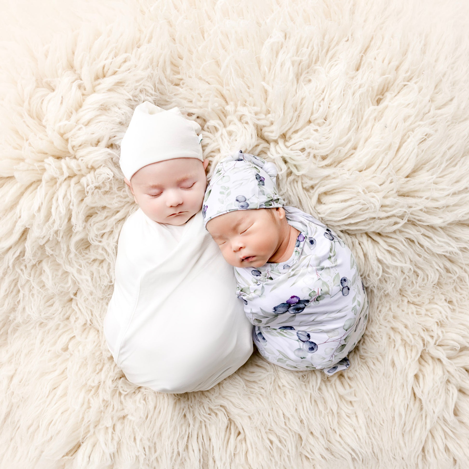 Hypoallergenic  swaddle set with hat in white fabric