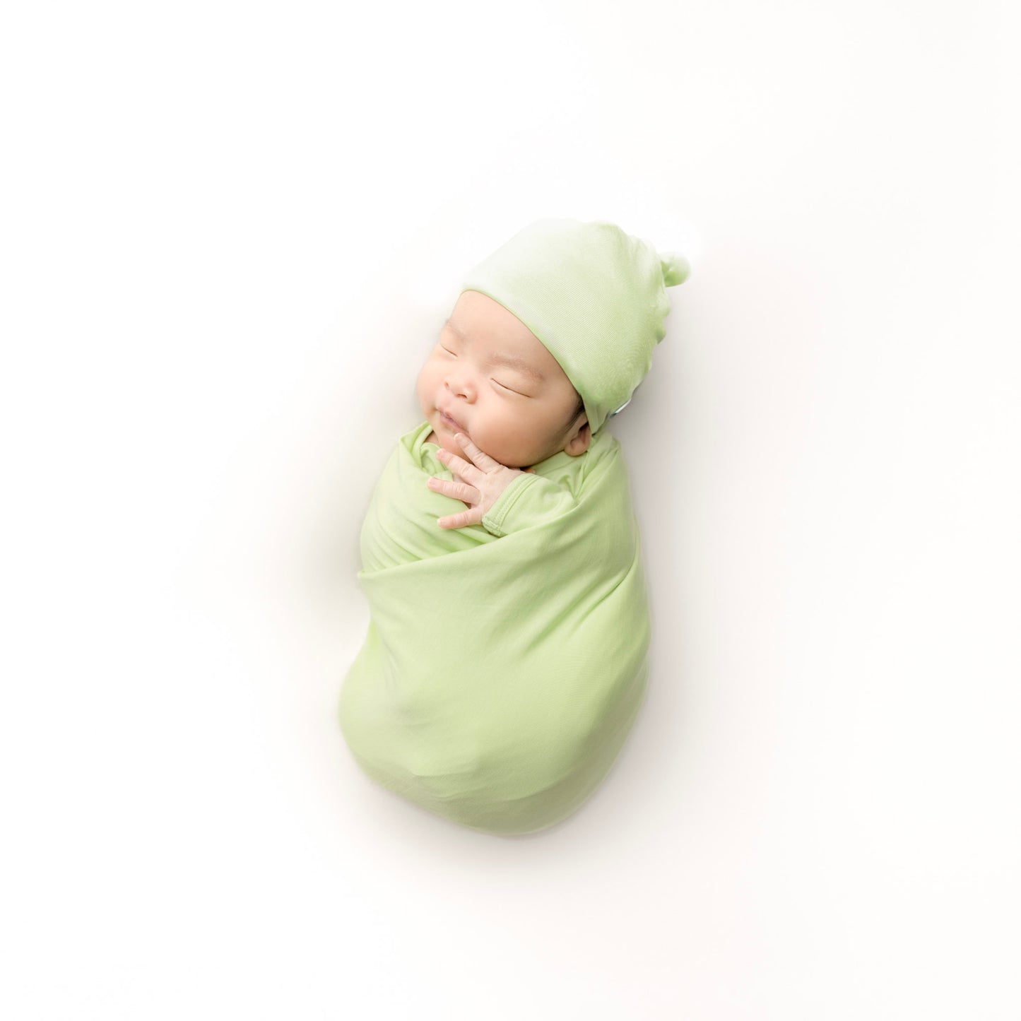 Baby swaddle using cuddle sprouts hypoallergenic swaddle blanket set made of sustainable Tencel Lyocell 